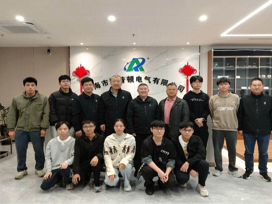 电子与电气工程学院深入实习基地开展中期检查