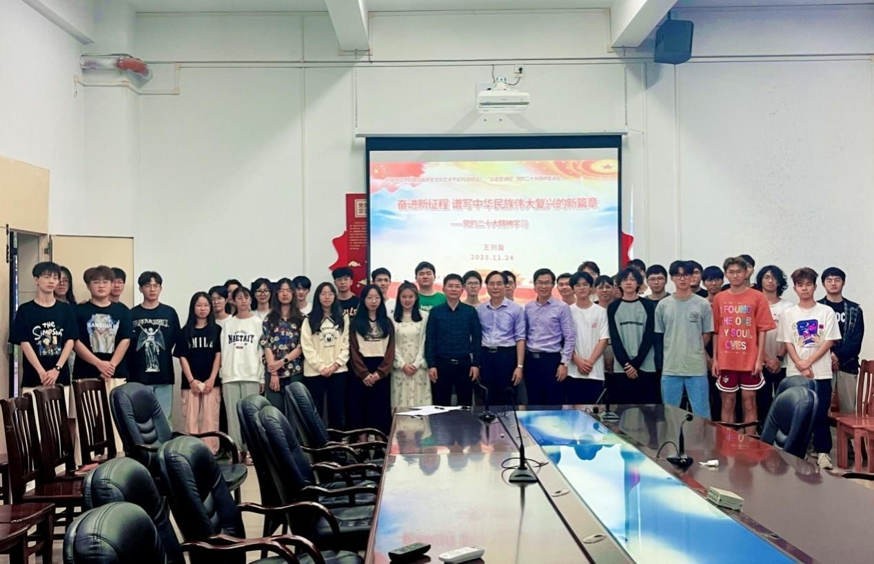 学校“五老宣讲团”团长王列盈教授在电子与电气工程学院开展党的二十大精神宣讲